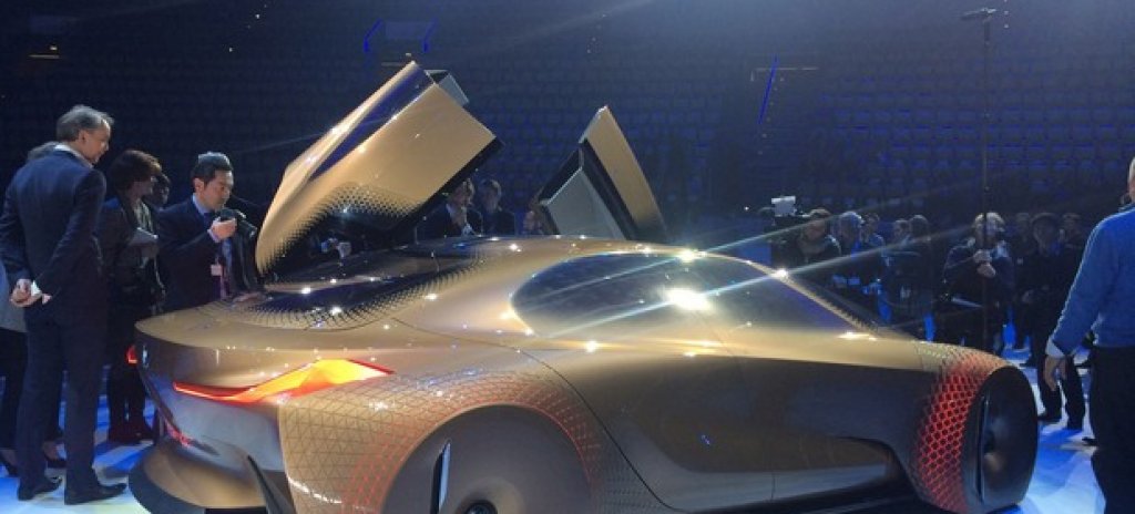 BMW Vision NEXT 100 беше показан за първи път по време на автошоуто в Женева.