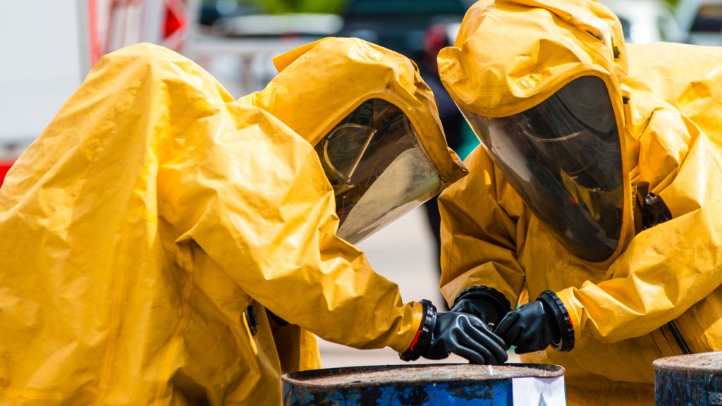 Firefighter training protect Chemical leak From the tank
