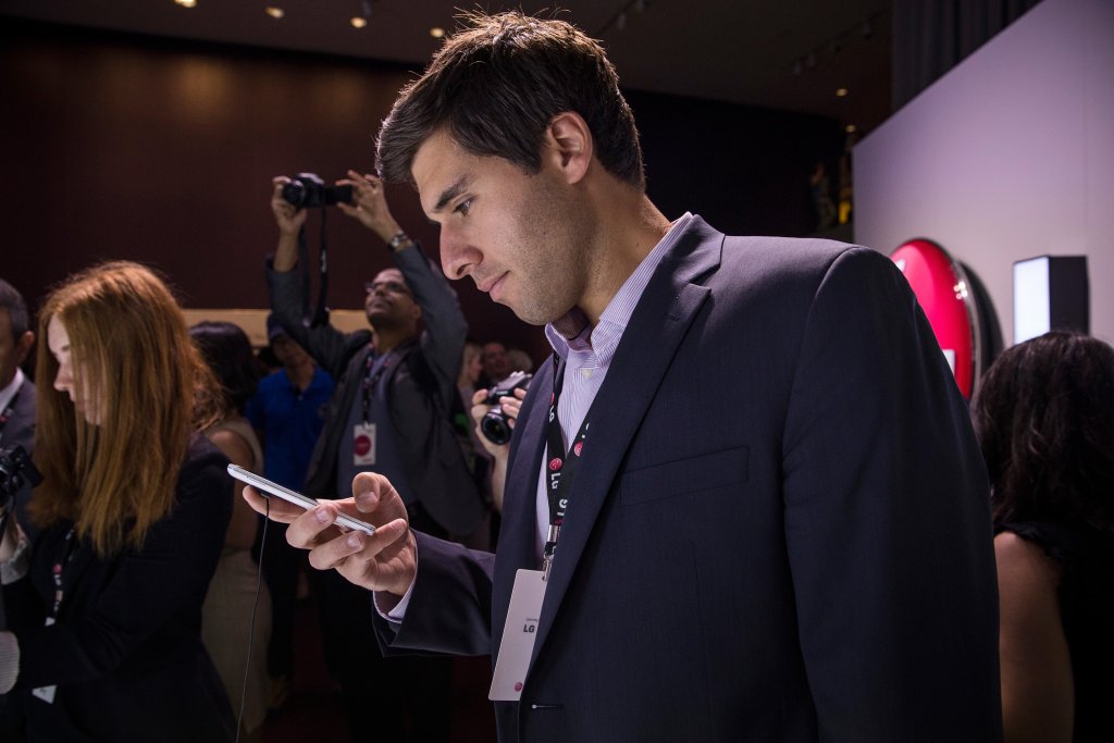 мъж, смартфон, технологии