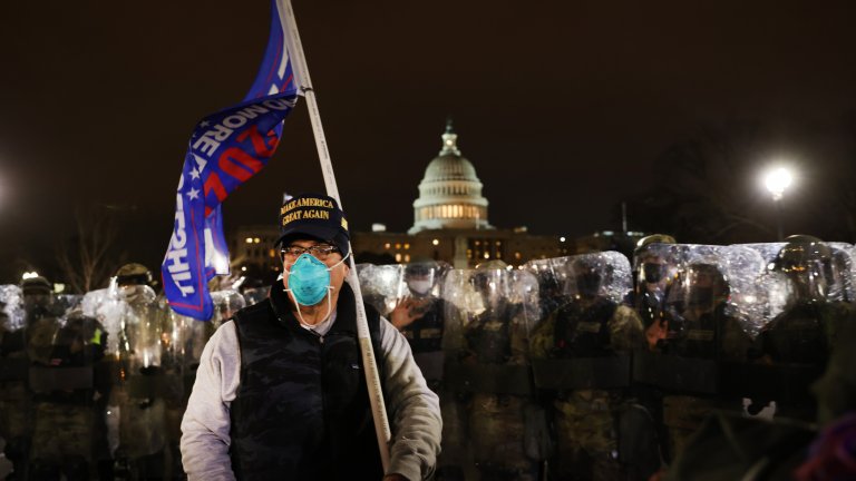 Равносметката от бунтовете във Вашингтон: 4 убити, 52 задържани, а Конгресът отново заседава