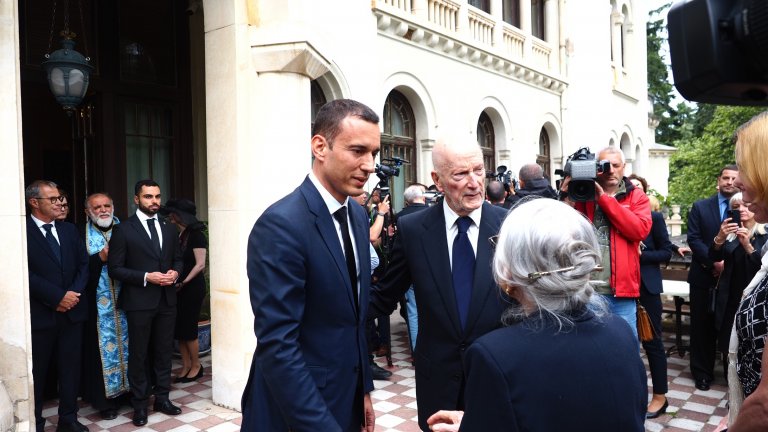 Положиха тленните останки на цар Фердинанд в двореца "Врана" (видео и снимки)