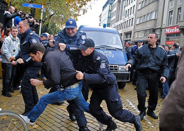 Стотици полицаи бяха хвърлени срещу протеста