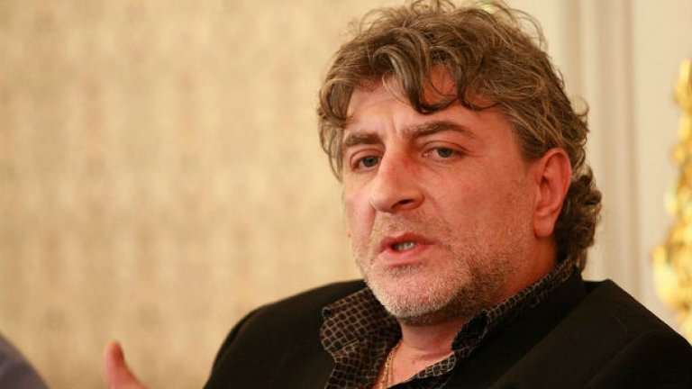 Режисьорът има многобройни награди „Аскеер" и „Икар", над 20 международни отличия