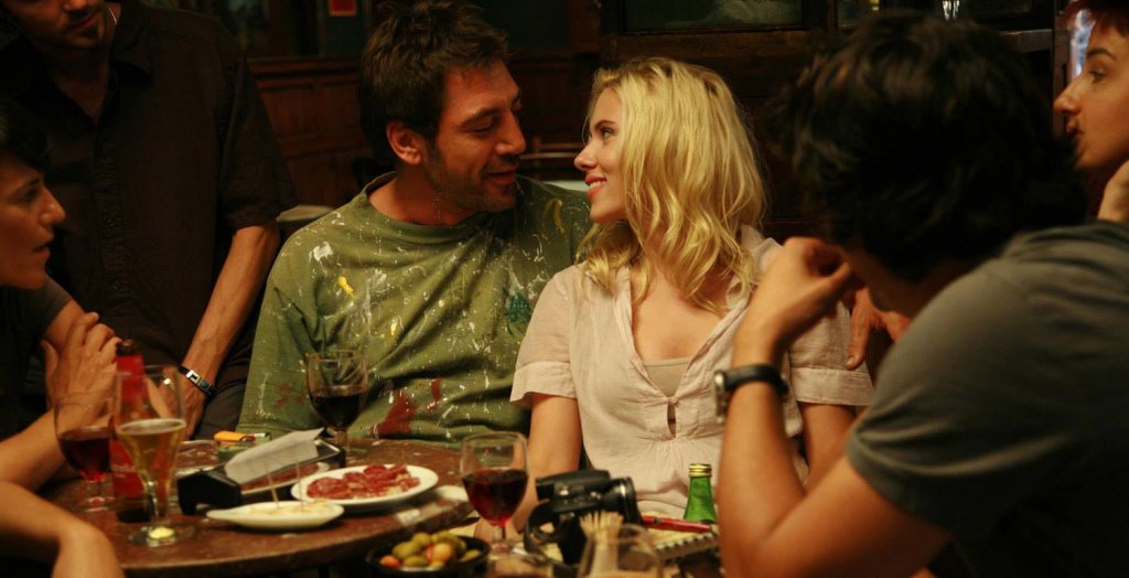 Барселона във "Вики, Кристина, Барселона"
Барселона, Барселона, един от най-красивите градове на планетата. Ясно небе, плажове и красиви сгради, които привличат туристи от цял свят. От същото са привлечени и двете американки Вики (Ребека Хол) и Кристина (Скарлет Йохансон), които решават да прекарат лятото в испанския град, разглеждайки забележителностите. Вики идва и за да завърши дисертацията си по архитектура, а Кристина - да търси приключения. И търсенето е успешно, когато среща Хуан (Хавиер Бардем) и се научава да живее без излишен стрес, подобно на испанците.