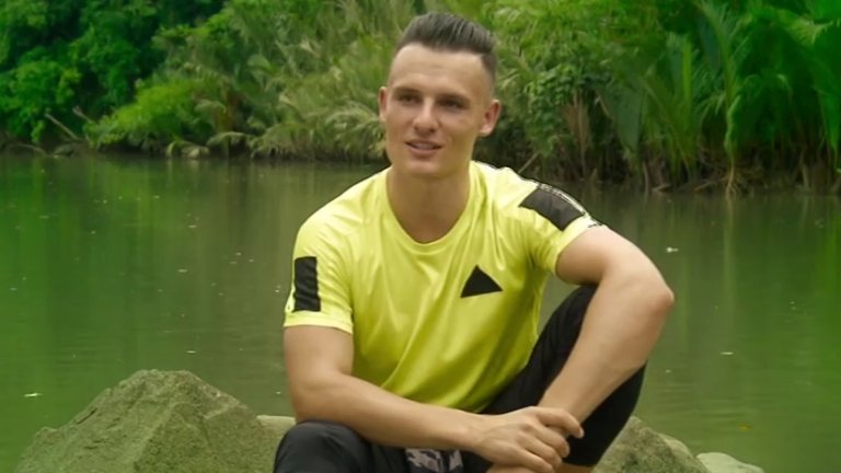 Футболистът Ивайло Крушарски