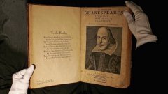 В навечерието на честванията на 400-годишнината от раждането на Шекспир, откриха ново копие на първата книга на драматурга, издадена 7 години след смъртта му