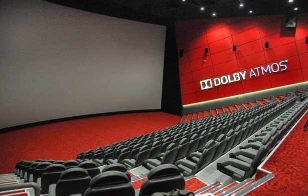 Новата зала има 405 места, огромен огънат екран и звук по съраунд системата Dolby Atmos. Специално за премиерата на залата в София пристигнаха представители на Dolby Atmos и на системата за озвучаване Christie Vive Audio