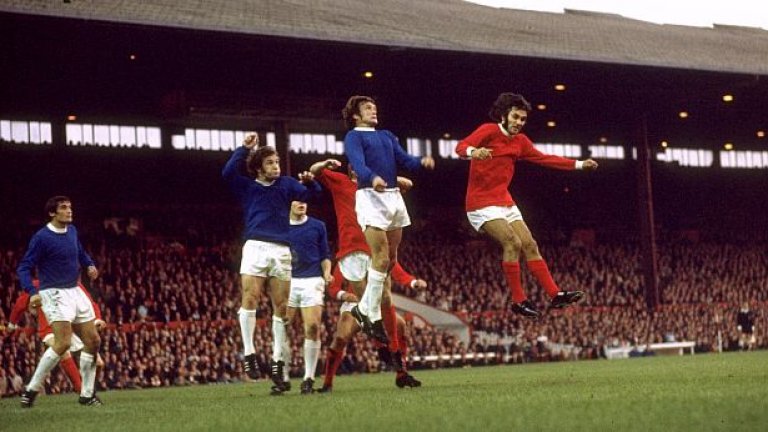 "Петият бийтълс" Джордж Бест (вдясно) в акция