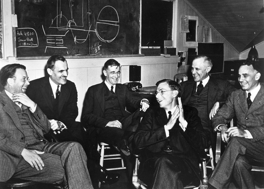 Lawrence_Compton_Bush_Conant_Compton_Loomis_83d40m_March_1940_meeting_UCB