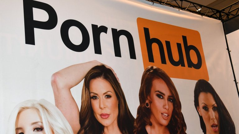 Проблемите за компанията-майка на сайта за възрастни продължават