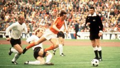 Кройф на финала ва Мондиал 1974 г. Твърд фаворит, Холандия загуби от домакина Германия мача за титлата и Летящия холандец Йохан остана без титла с националния тим.