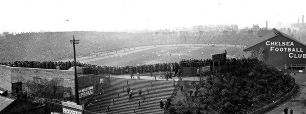 През 20-те години на XX век. стадионът на Челси "Стамфорд бридж" изглежда така.