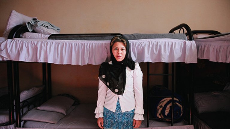 Портретите на афганистанските затворнички на морала са събрани в книгата й „Almond Garden"