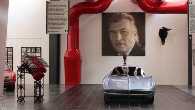 От самото начало Ламборгини вярва, че един истински GT автомобил трябва да има V12 мотор