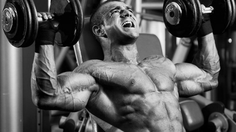 6. Силовите тренировки са от съществено значение
Ако искате бърз метаболизъм и ефективна загуба на тегло, ви съветвам да тренирате с тежести 3-5 пъти седмично, с 30-60 секунди почивки между сериите. Тренировката трябва да е с продължителност не повече от 1 час – така ще държите високи нива на хормоните, които стимулират горенето на мазнини, и ниски нива на хормоните, които пречат на горенето на мазнини.