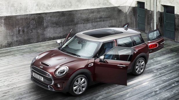 Mini Clubman
Най-големият модел на Mini вече е с по-традиционна „подредба” на вратите и е базиран на UKL1 платформата на BMW, което означава, че излиза на пазара на компактни комбита.