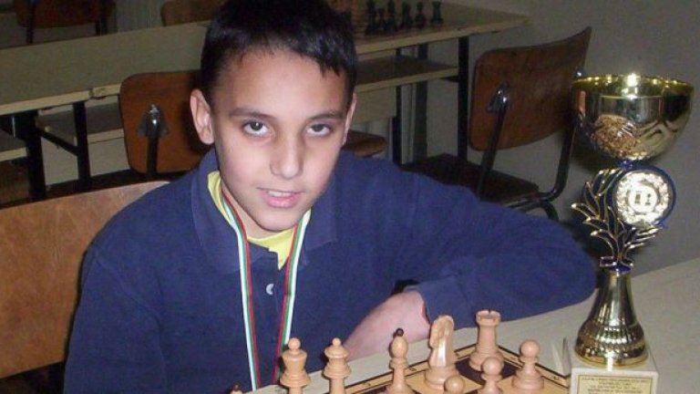 Братовчедът на Димитър Бербатов Киприан, който е европейски шампион по шахмат при децата, ще даде сеанс на 20 маси срещу известни личности от бизнеса, политиката и медиите