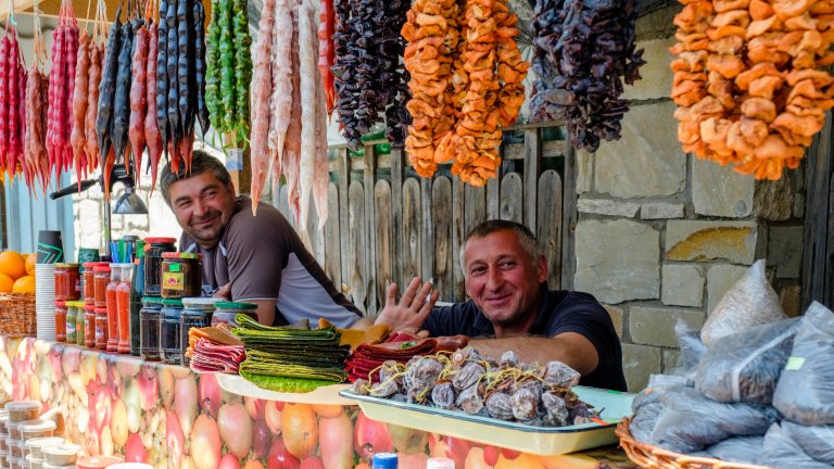 Може би знаете за хачапури и хинкали, но страната има още какво да предложи