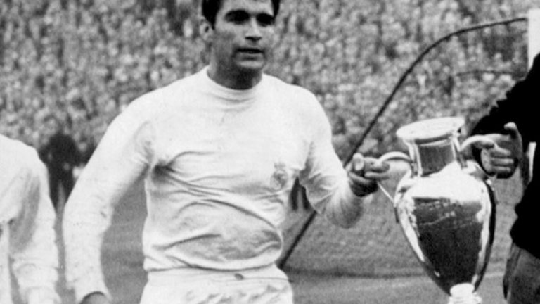 Централен защитник
Маркитос (Реал Мадрид)
Маркос Алонсо Имас спечели пет пъти трофея от 1956 до 1960-а. Привлечен от Сантандер (като Хенто), той застава в центъра на отбраната и с безкомпромисния си стил е идеален за иначе финия и техничен дриймтим на Реал. Вкарва и един от редките си голове на финала с Реймс през 1956-а, за да изравни за 3:3. Попадението е ключово, защото французите имат надмощие и не са далеч от четвърти гол. После Реал печели с 4:3.
Почина през 2012-а на 78 години, а "Сантяго Бернабеу" му оказа почит с хореография.