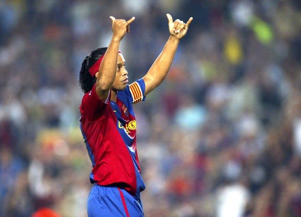Роналдиньо спечели Шампионската лига с Барселона през 2006-а, когато бе най-яркият играч в света. Ето ги неговите идеални 11 от историята на турнира: