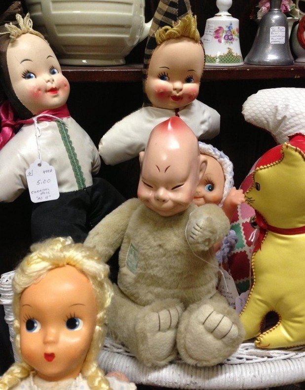Сред куклите се е настанил демон