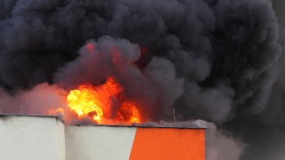 Изтребител Су-34 се разби в жилищна сграда в руския град Ейск