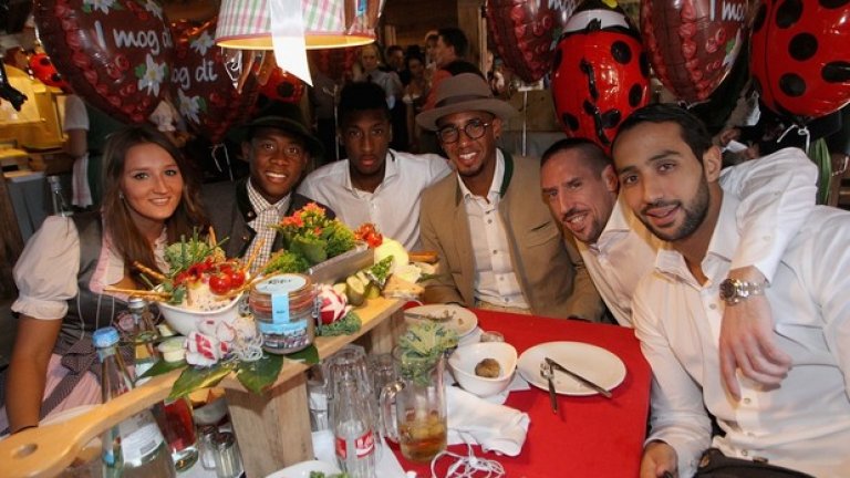 Франк Рибери също се забавлява с отбора, въпреки че травми го вадят от игра твърде често в последната година.