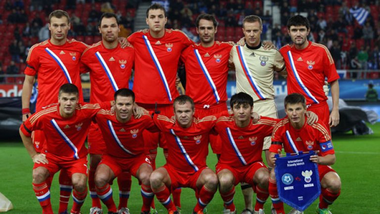В знак на плашеща носталгия, силно характерна за Путинова Русия, националният отбор си върна червените екипи от времето на Съветския съюз...