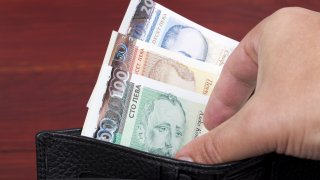 Най-много получават в Челопеч, Столична община е чак на четвърто място