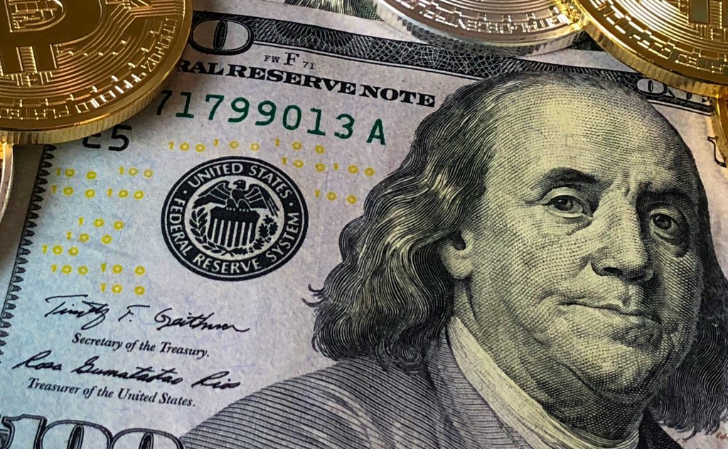 100-bank-banknotes-730547