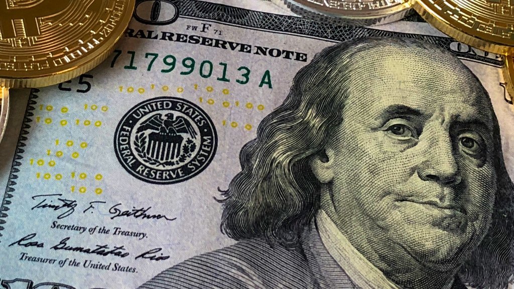 100-bank-banknotes-730547
