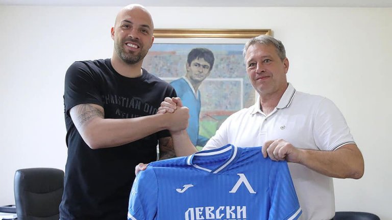 Ники Михайлов подписа нов договор с Левски