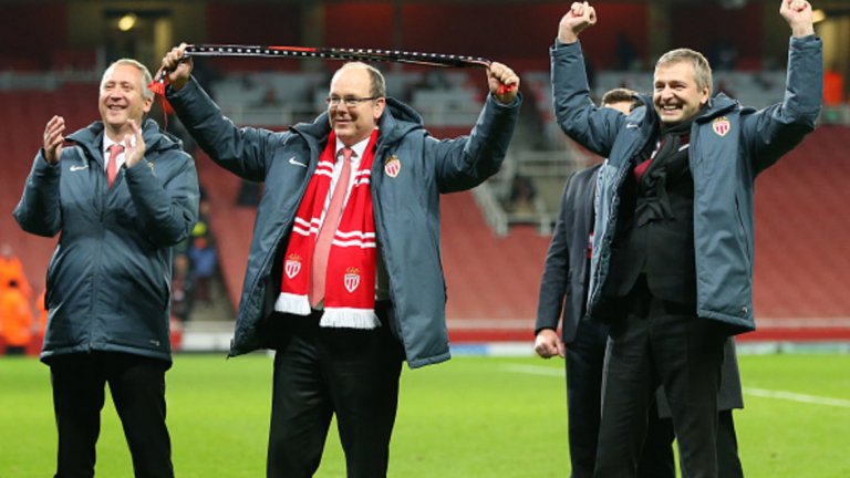 Кошмар №4 Смяна на собствениците
От една страна няма нищо лошо – щом предишния собственик се е отказал от клуба, значи така или иначе не са го чакали големи успехи. Не всеки арабски шейх обаче се оглежда за нов клуб. Затова този сценарий лесно може да доведе до следващия най-страшен кошмар на футболния фен...