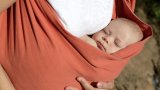 Майки, внимавайте с бебешките слингове и носачи, произведени в Китай
