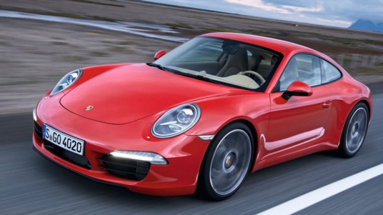 991 Carrera (2013)
За поколението 991 стандартният 911 е удължен с над 5 сантиметра, а междуосието му нараства с 10. Това е и първият 911, сглобен предимно от алуминиеви части и първият модел с 7-степенна механична предавателна кутия.