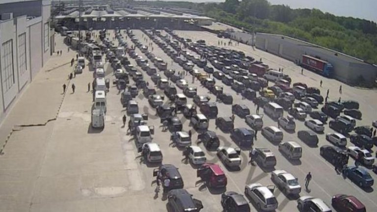 Над 9000 автомобила са минали за ден през граничния пункт