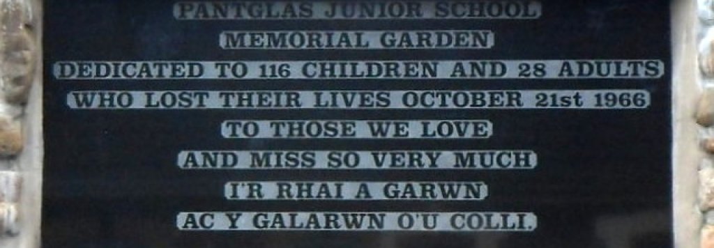 Aberfan_Memorial_Garden_dedication_plaque_-_3031769_afe588eb