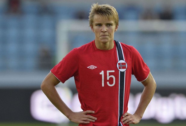 15-годишното дете-чудо Мартин Одегаард също е в първия тим на страната си.