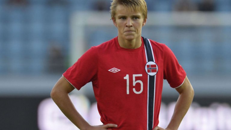 15-годишното дете-чудо Мартин Одегаард също е в първия тим на страната си.