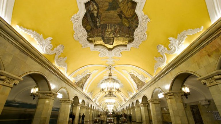 Станция Комсомолская в Москва
