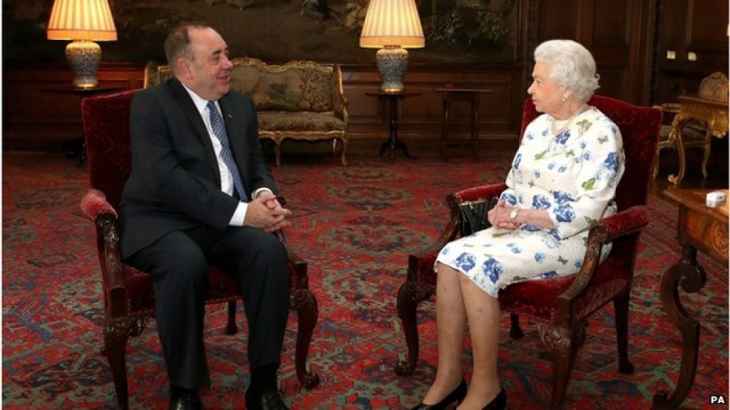 _77476042_queenaqndsalmond