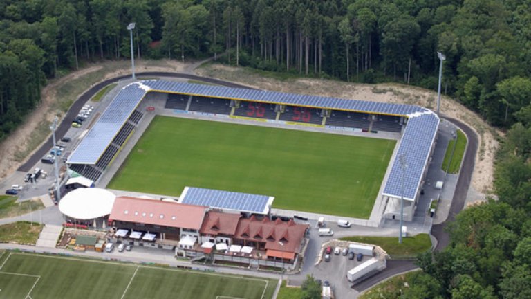 Това е арената на европейския мач Щутгарт - Ботев. Пасторална гледка от малкото немско градче Аспах, но то може да се окаже историческо място за амбициозния пловдивски клуб.