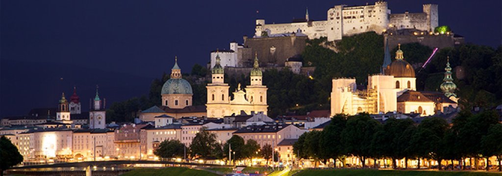 Old_Town_Salzburg_across_the_Salzach_river