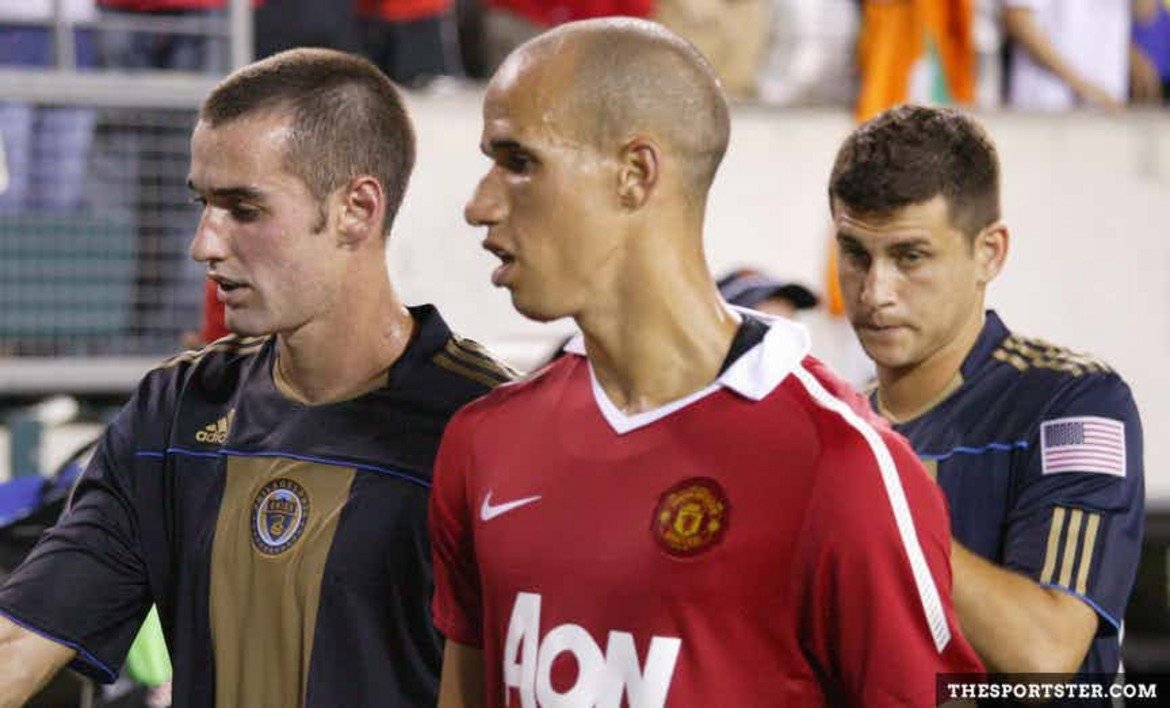 Феновете искат да забравят някои от играчите, преминали през Юнайтед от 2000 г. насам. Вижте в галерията.