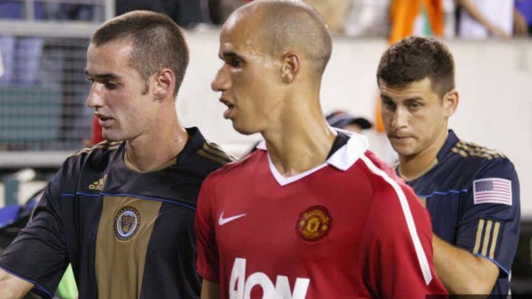 Феновете искат да забравят някои от играчите, преминали през Юнайтед от 2000 г. насам. Вижте в галерията.