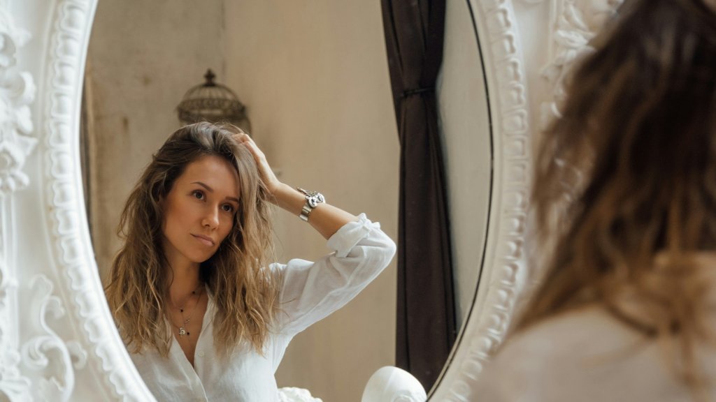 Огледалце, огледалце... Защо понякога искам да те счупя?