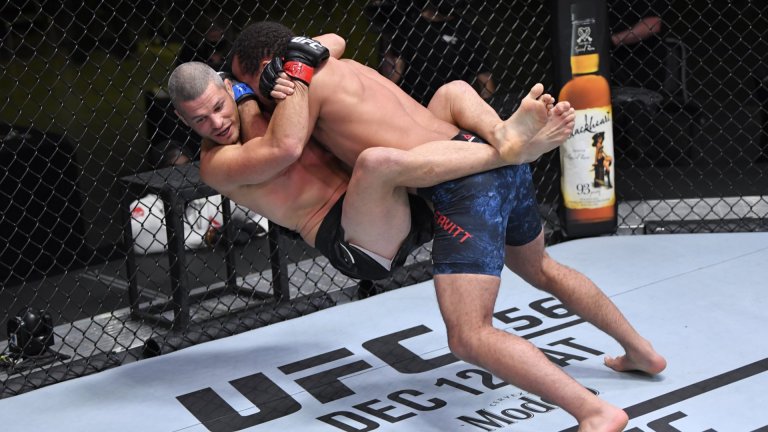 Един от най-странните и най-бруталните нокаути в UFC (видео)