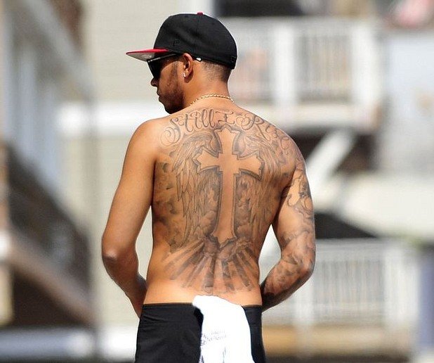 Двукратният световен шампион е татуирал целия си гръб