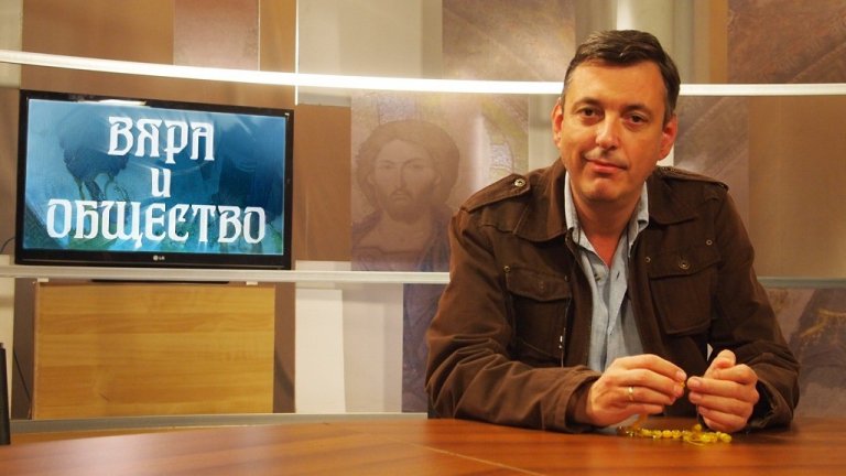 Водещият Горан Благоев посочва, че това се случва без да са посочени конкретни мотиви