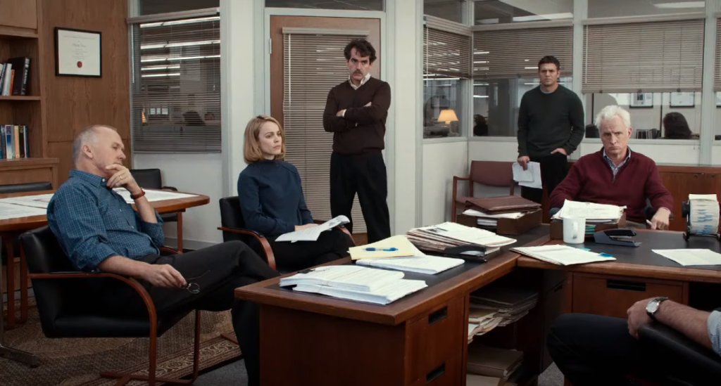 \"Спотлайт\" (Spotlight, 2015)
Носителят на „Оскар“ за най-добър филм е за случаят, който екип от репортери на Boston Globe разкрива – как хиляди деца са ставали жертва на педофилия в католическа църква. Преди близо три години това заглавие впечатли 